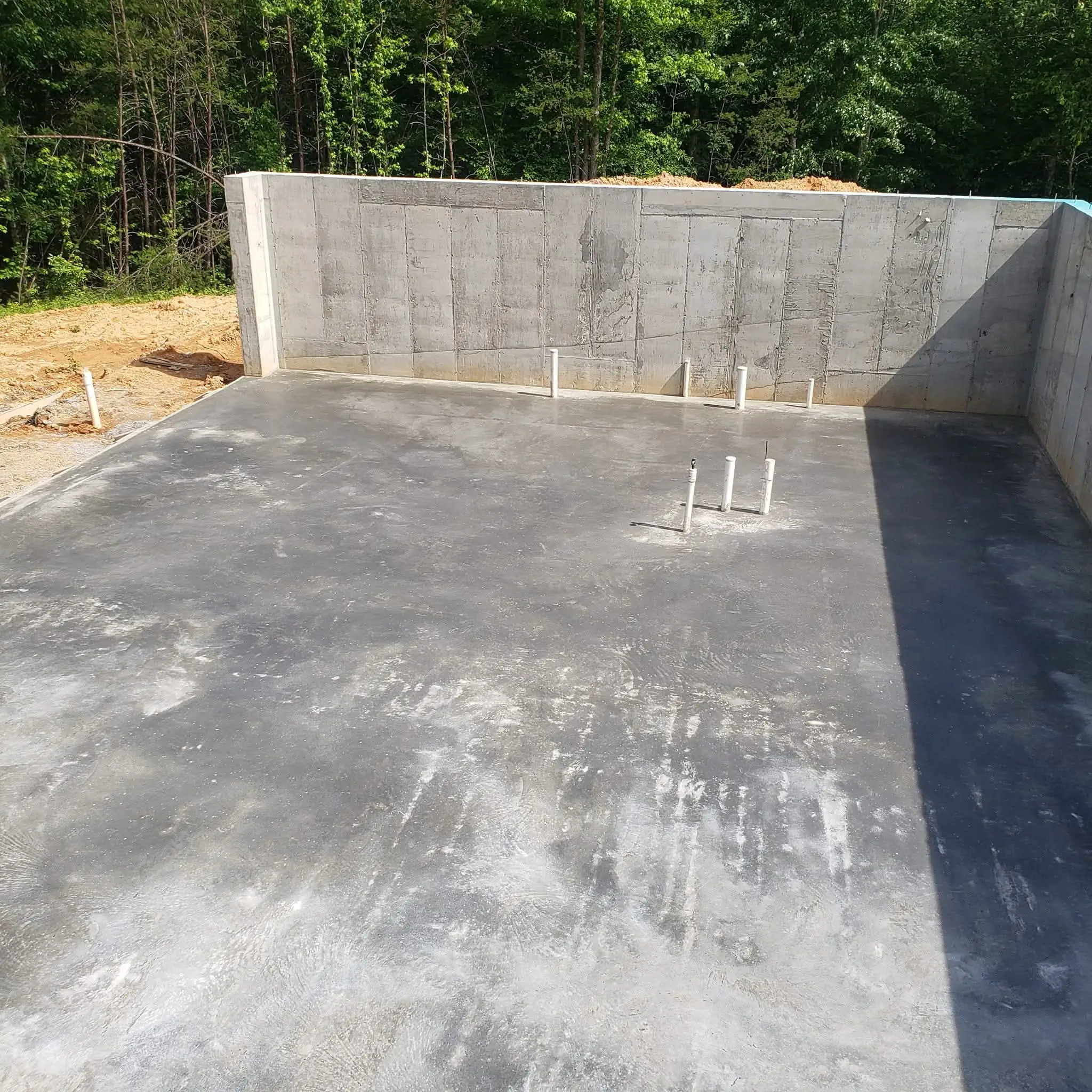 Large finished concrete shop pad poured by Zeledon Concrete in Knoxville, Tennessee