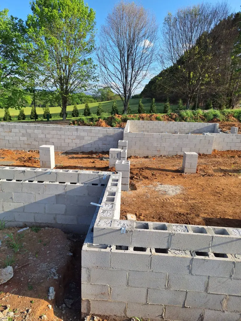 Block retaining wall built on a poured concrete footing in Knoxville, Tennessee